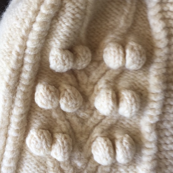 Cape - Picture 3 of 3